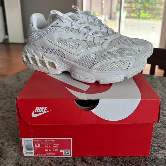 Nike Shoes - Nike Zoom Air White